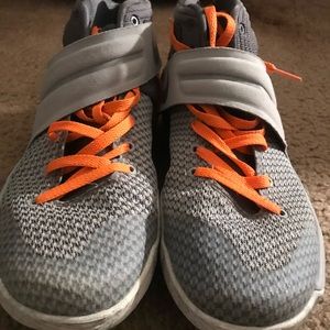 Lyric Irving Nike basketball shoes size 9